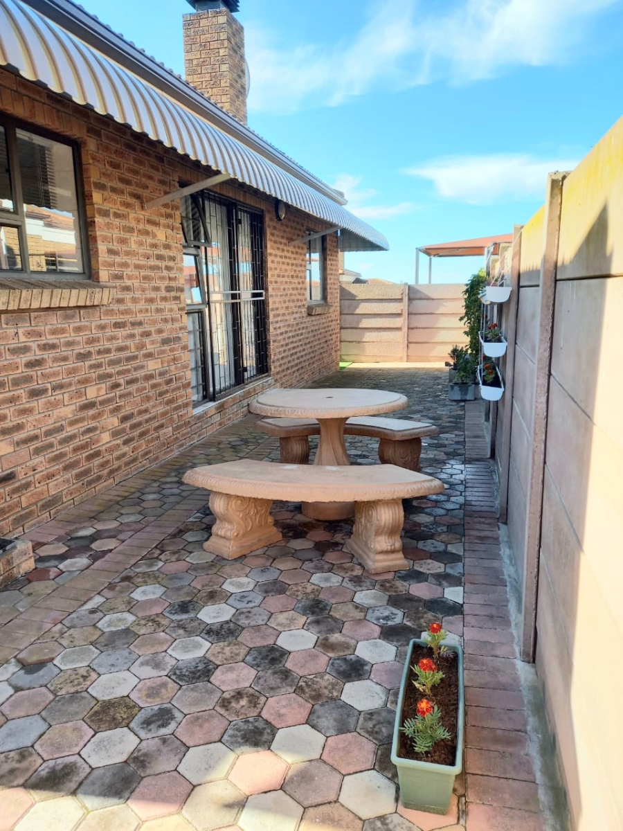 3 Bedroom Property for Sale in Hartenbos Central Western Cape